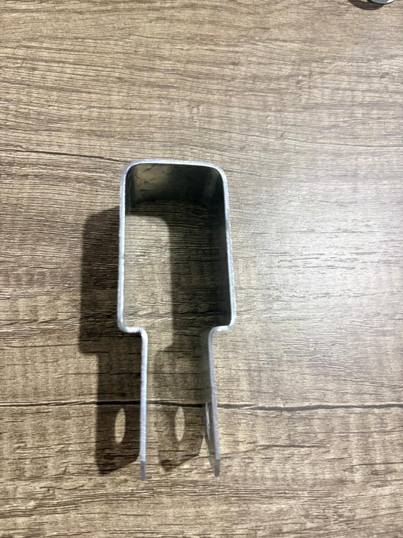 Collier rectangulaire en acier